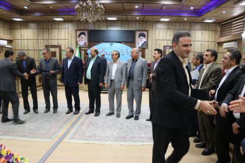 تجلیل از مدیران بانکهای مشارکت کننده در اشتغال زایی  مددجویان کمیته امداد ایلام با حضور استاندار