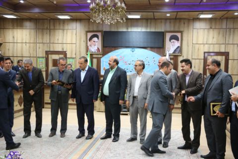 تجلیل از مدیران بانکهای مشارکت کننده در اشتغال زایی  مددجویان کمیته امداد ایلام با حضور استاندار