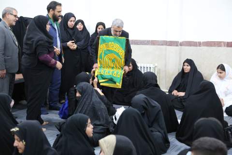گزارش تصویری- برگزاری آیین کرامت رضوی  با حضور  مددجویان کمیته امداد و خادمین حرم رضوی در ایلام