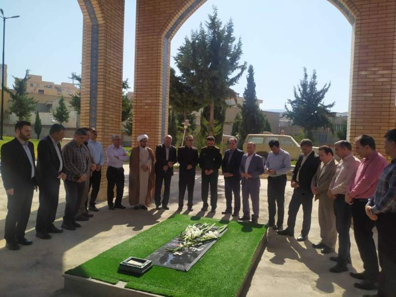 حضور مدیرکل کمیته امداد استان ایلام و کارکنان این نهاد در مزار شهدای گمنام بنیاد حفظ آثار استان