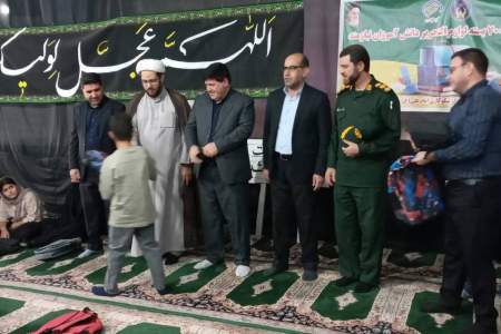 توزیع ۷۰۰ بسته نوشت افزار رایگان در  میان دانش‌آموزان نیازمند مهرانی به مناسبت جشن عاطفه ها